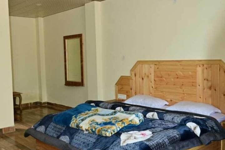 Room 8 of 15