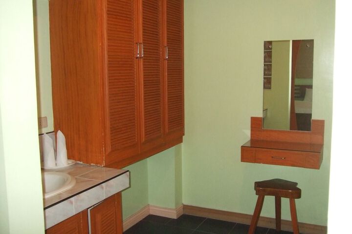Room 17 of 36