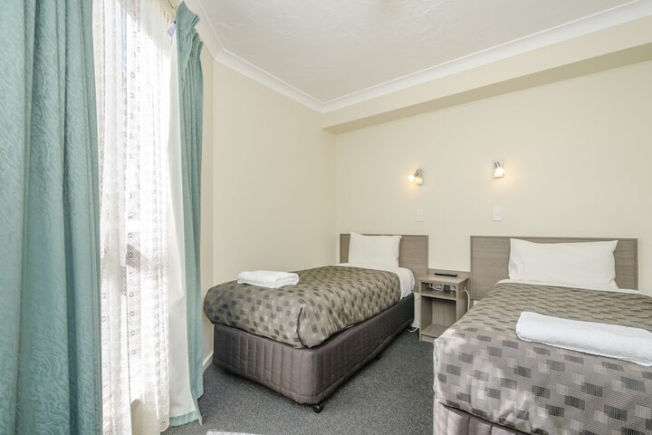 Room 4 of 43
