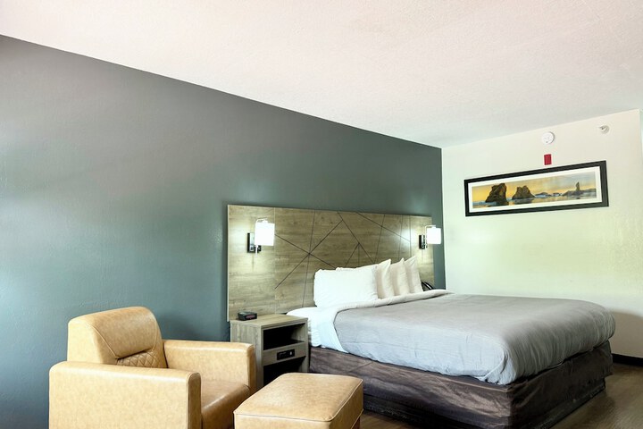 Room 9 of 25