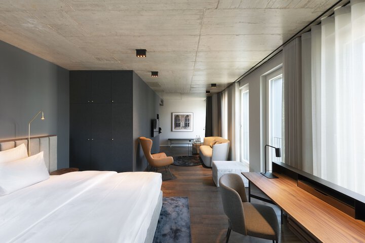 Room 6 of 14