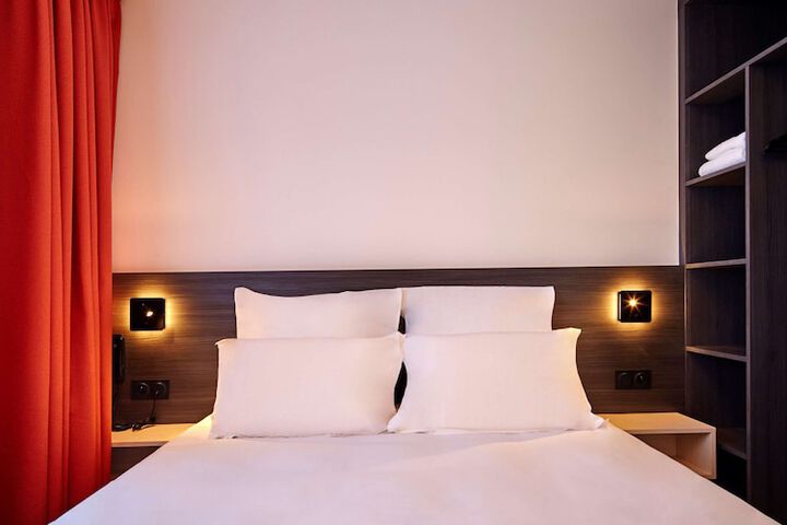 Room 12 of 25