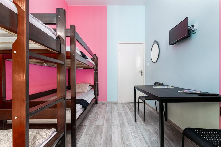 Room 17 of 76