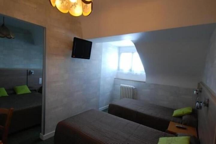 Room 9 of 20