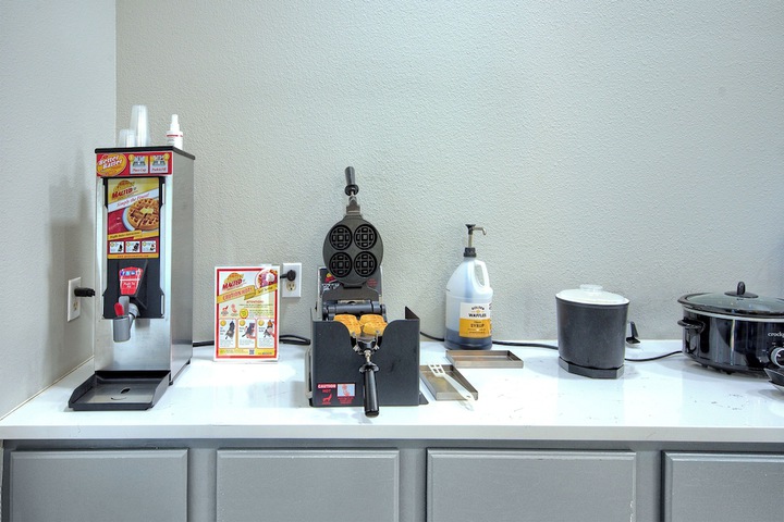 Breakfast/Coffee Service 68 of 77
