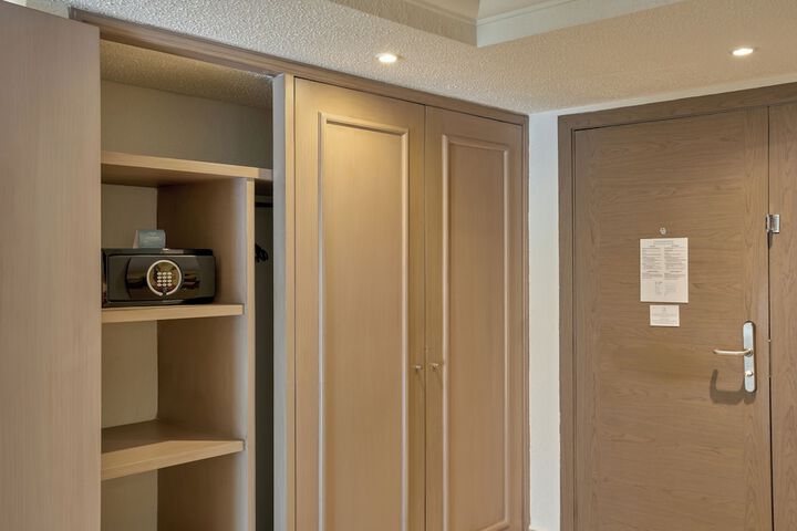 Room 36 of 160