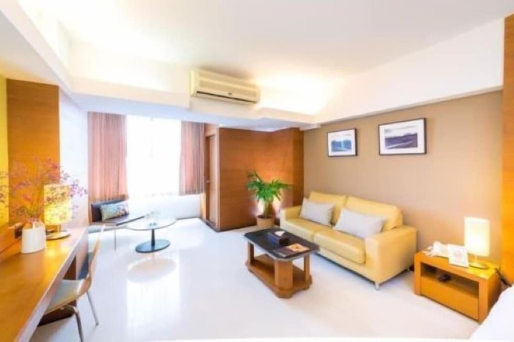 Room 10 of 37