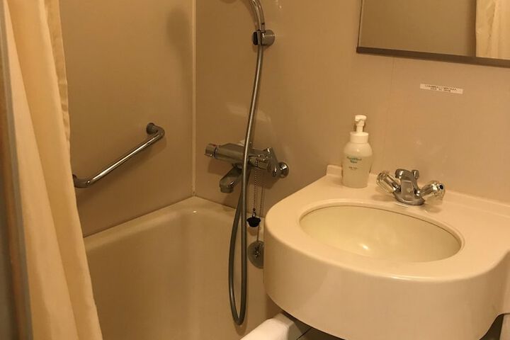 Room 10 of 31