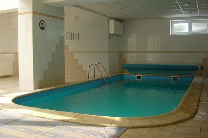 Pool 13 of 21