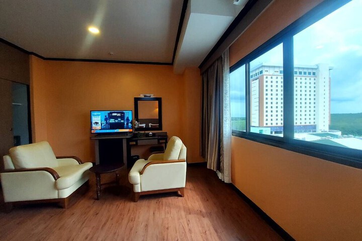 Room 12 of 32