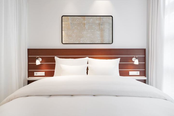 Room 2 of 82