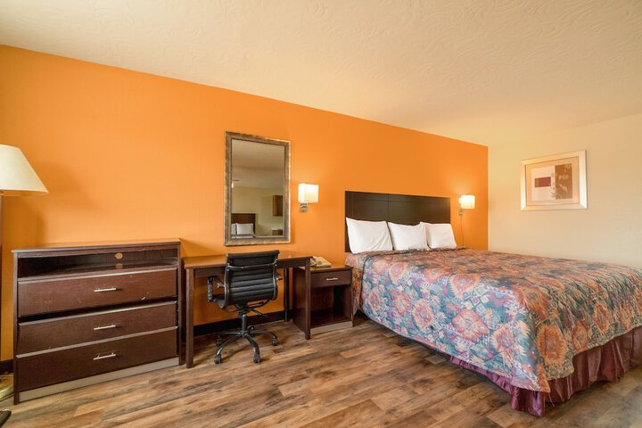 Room 22 of 76