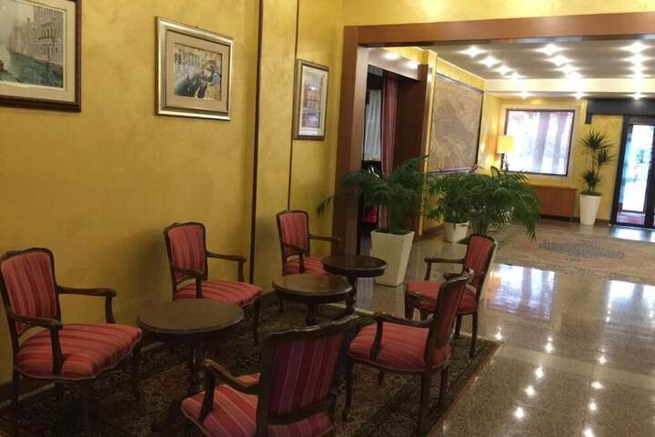 Entrance & Lobby