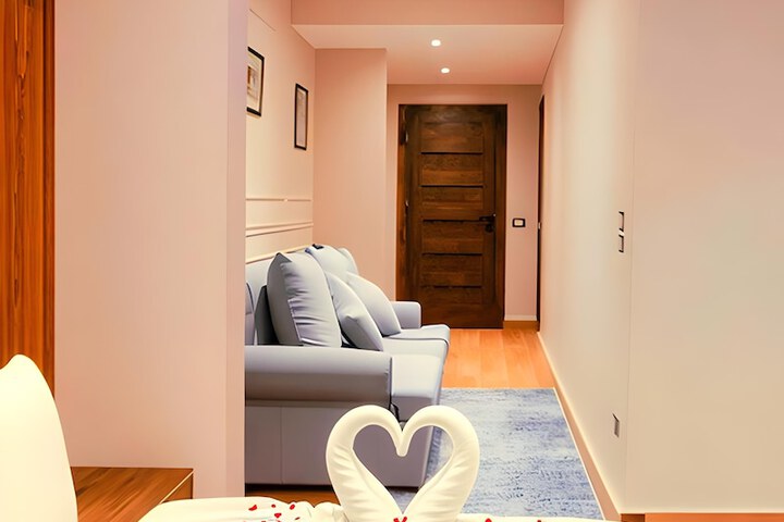 Room 13 of 77