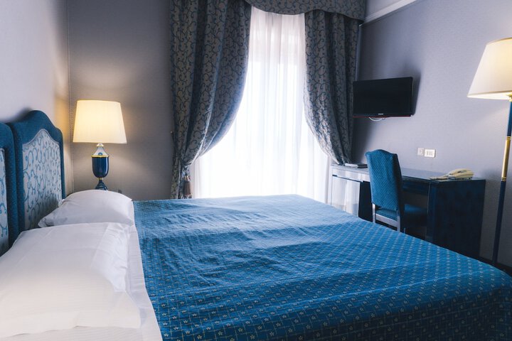 Room 27 of 47