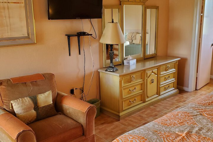 Superior King Bed (3 of 8)