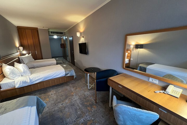 Room 30 of 82