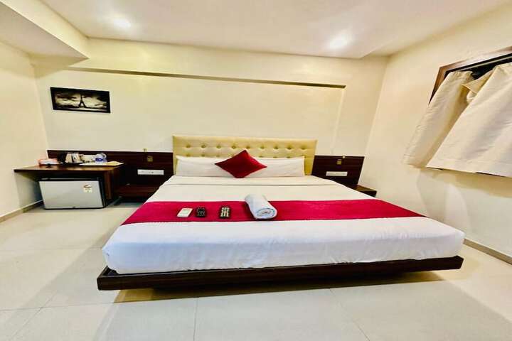 Room 13 of 16