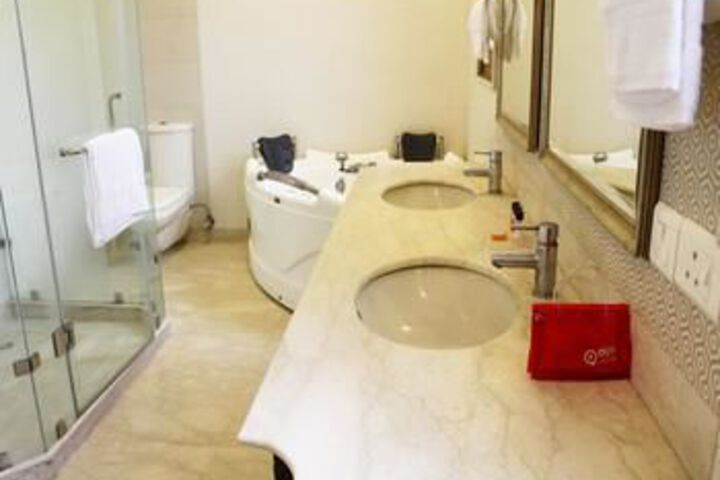 Room 6 of 27