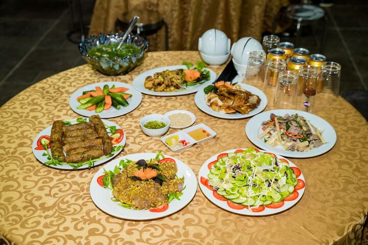Dining 49 of 66