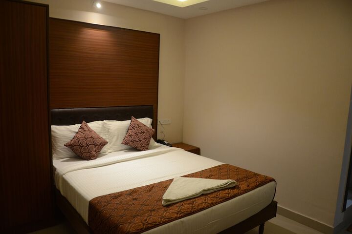 Room 7 of 32