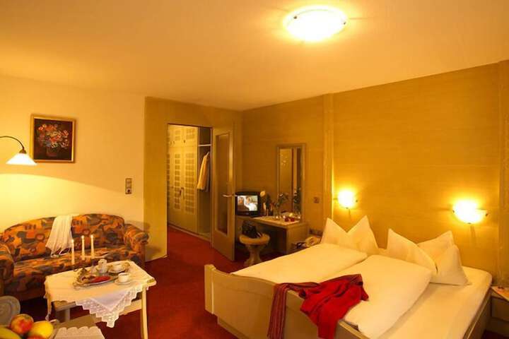 Room 4 of 61