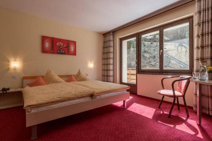 Room 2 of 47