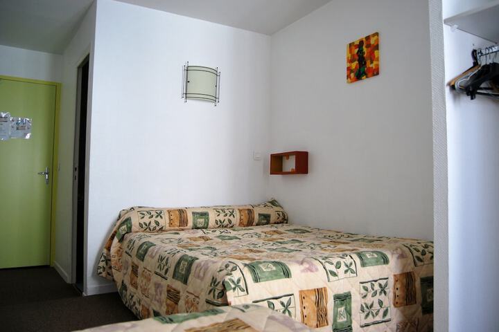 Room 2 of 35