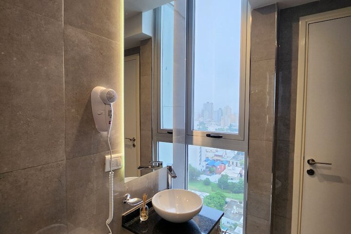 Room 30 of 42