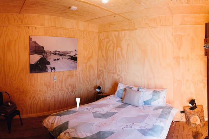 Room 6 of 164
