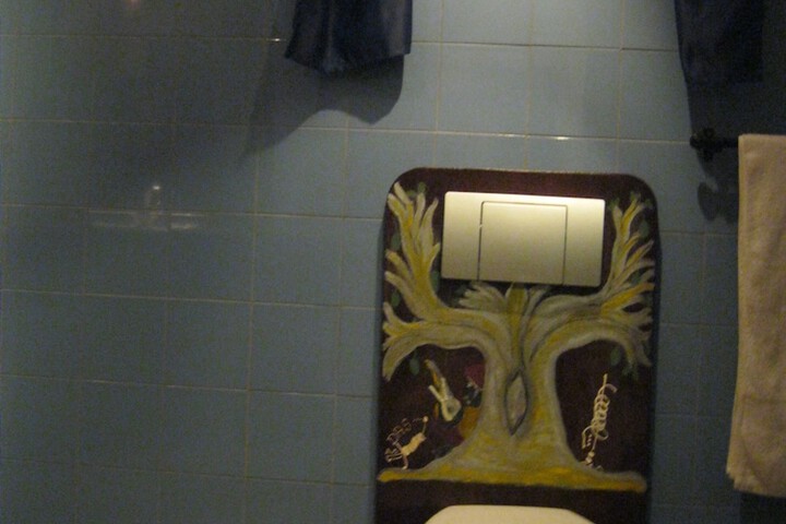 Room 11 of 16