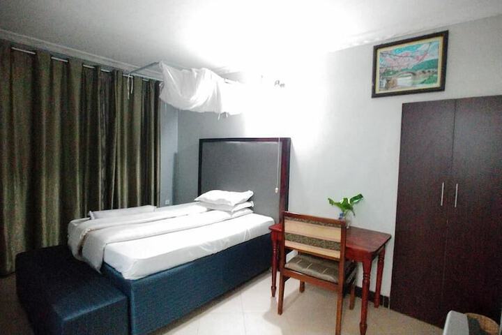 Room 9 of 20