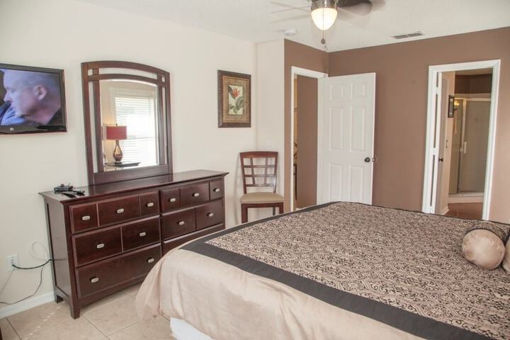 Room 8 of 27