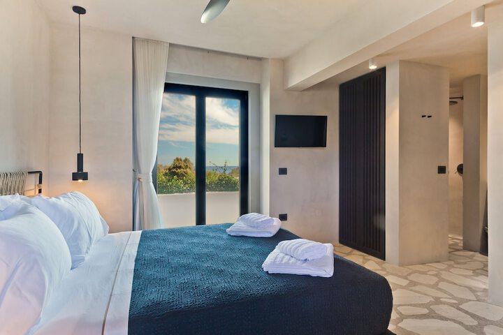 Room 4 of 14