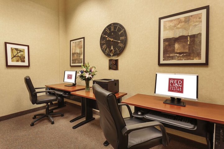Business Center 77 of 80