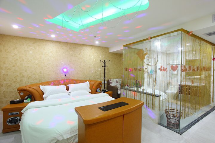 Room 8 of 41