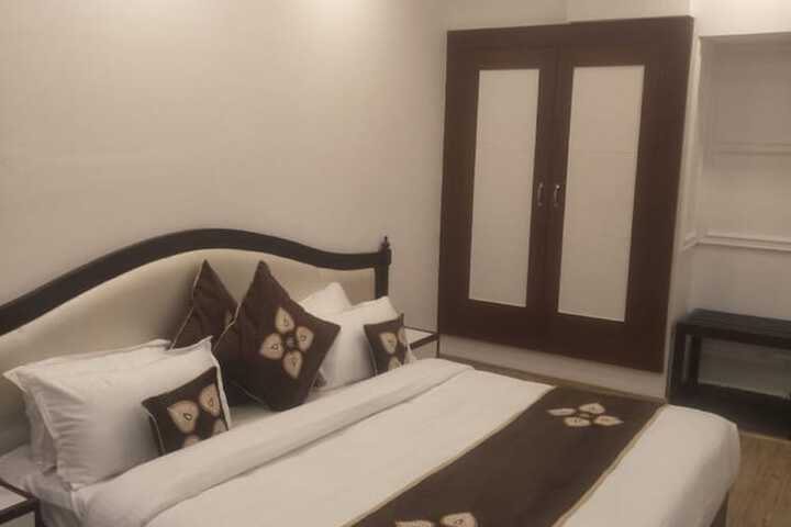 Room 42 of 77