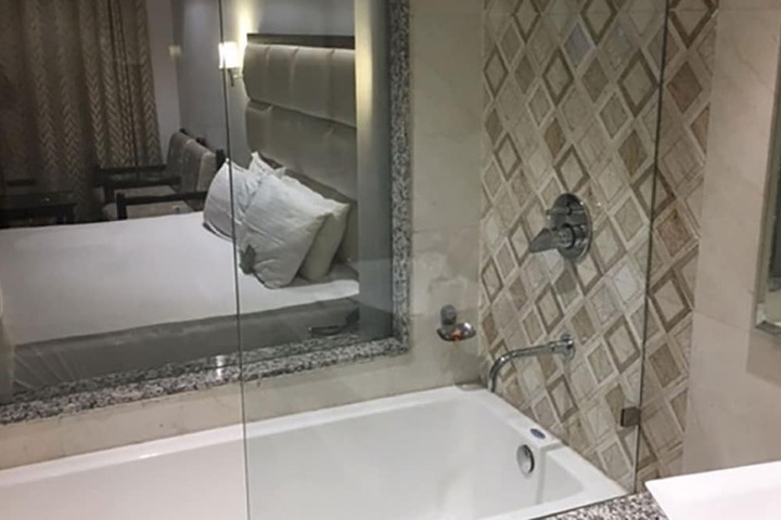 Room 26 of 40