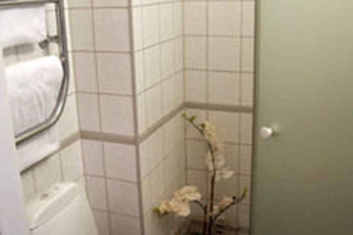 Room 2 of 82