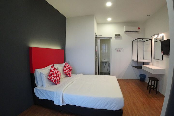 Room 4 of 13