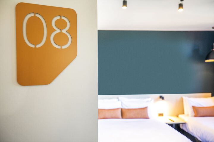 Room 13 of 31