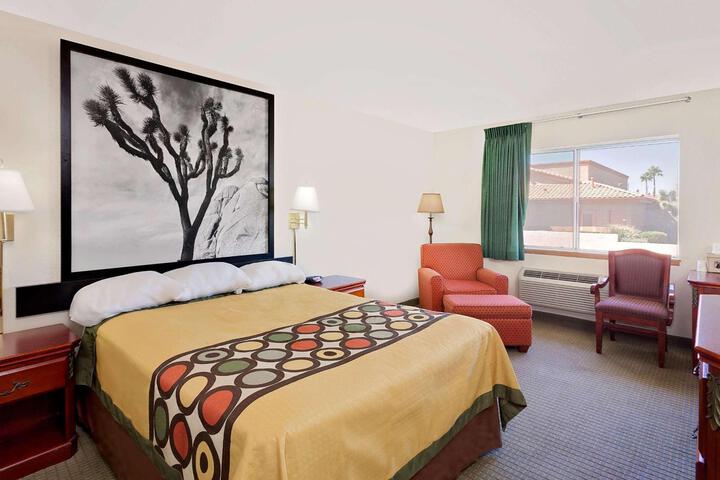 1 Queen Bed (7 of 16)