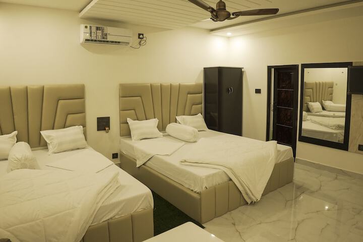 Room 8 of 13
