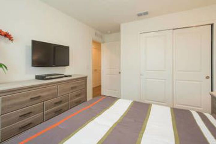 Room 12 of 32