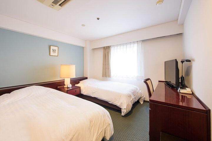 Room 8 of 20