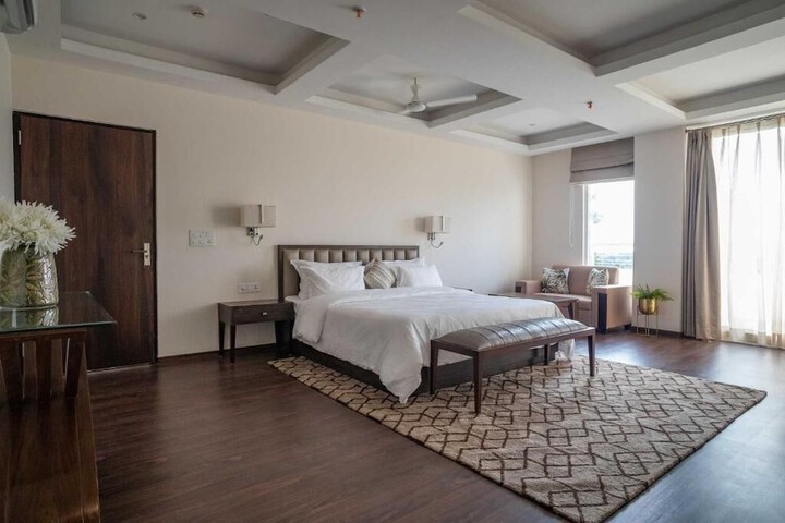 Room 3 of 42