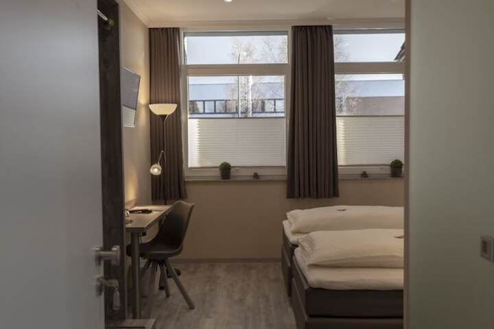Room 14 of 33