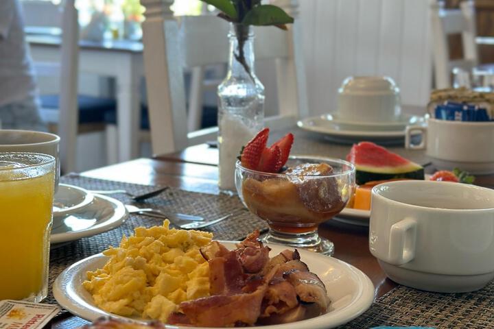 Breakfast/Coffee Service 176 of 221