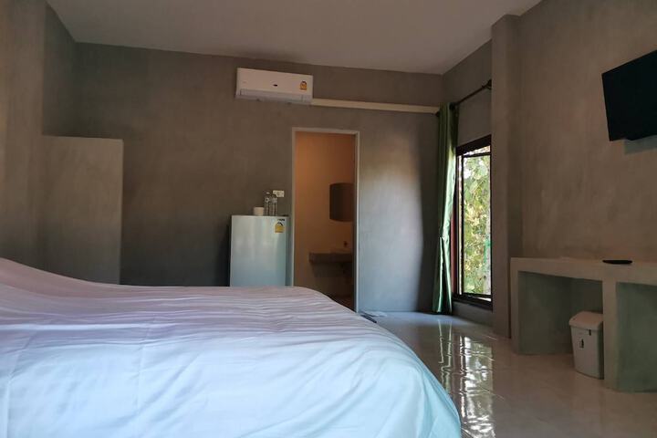 Room 7 of 18