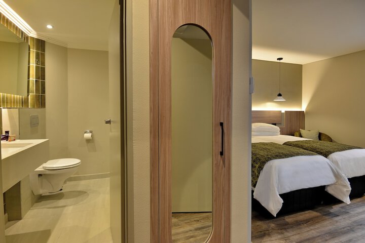 Room 8 of 25